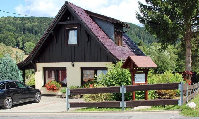 Scheibe-Alsbach House | Cozy Ocean View Holiday Home - Family Friendly Getaway
