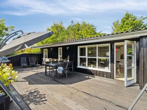 Hou House | Experience Holiday Home Felippa Near the Sea in NE Jutland
