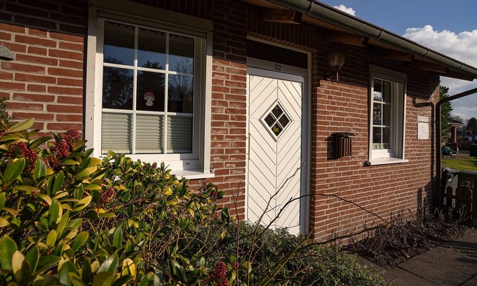 Berumbur House | Holiday Home 'Ferienhaus Vogelnest' with Private Terrace, Private Garden and Wi-Fi