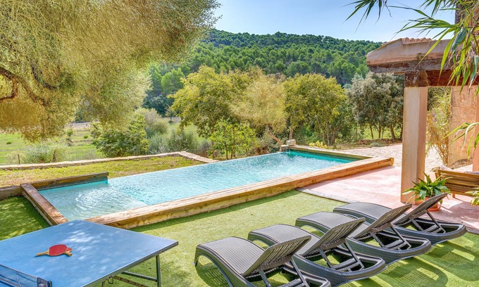 Algaida House | Holiday Home Fincatur North with Infinity Pool, Garden & Wi-Fi