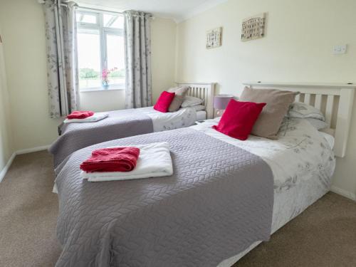Henfield House | Welcoming Holiday Home Woodhouse-4 with Family Friendly Vibes