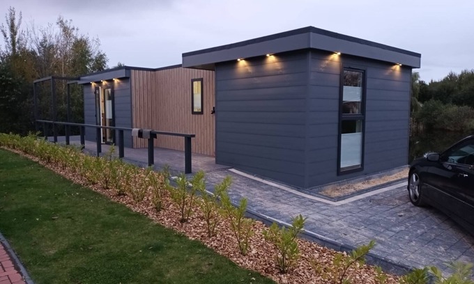 Twist House | Cozy Holiday Home for 4 Guests with Ocean Views in Twist