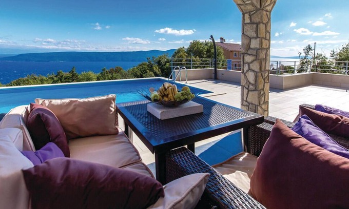 Zagore House | Spacious Holiday Home for 8 with Oceanfront Pool Access