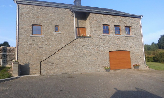 Engreux House | Cozy Ocean View Holiday Home with Spa & Pet-Friendly Option