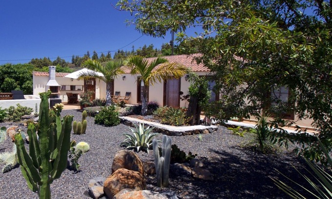 Puntagorda Cottage | Cozy Holiday Home for Two with Spa and Breakfast Options