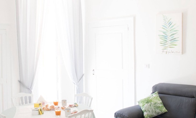 Giovinazzo Apartment | Holiday home for up to 5 people. Central and complete with linen