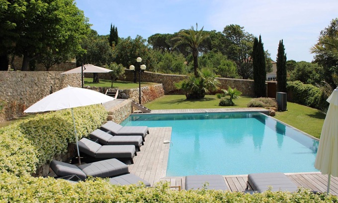 Bagnols-en-Foret House | Relaxing Holiday Home in Bagnols-en-Forêt with Pool