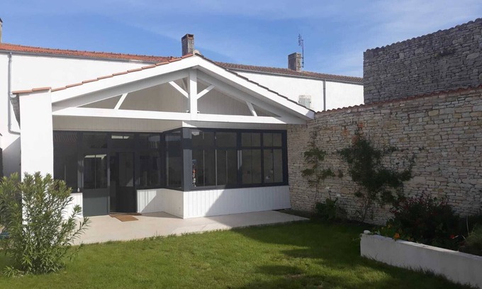 La Bree-les-Bains House | Oceanfront Holiday Home La Brée les Bains for 11 Guests
