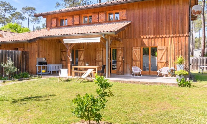 Saint-Julien-en-Born House | Pet-Friendly Holiday Home La Lette de Contis - Top Rated!
