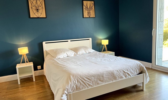 Saint-Quay-Perros House | Holiday Home 'Granit Cocoon 4p Madame Est Servie' with Private Garden and Wi-Fi
