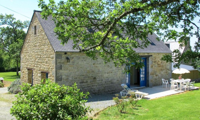 Plouzelambre House | Cozy Holiday Home Gîte des Perdrix with Pool & Family Fun