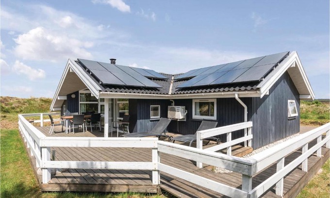 Henne Strand House | Relaxing Retreat in Henne with Sauna for Families & Pets