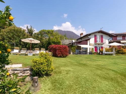 Domaso House | Pet-Friendly Holiday Home Gabriella with Hot Tub & 10/10 Score