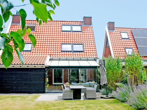 Colijnsplaat House | Oceanfront Haven: Holiday Home Ganuenta-1 by Interhome