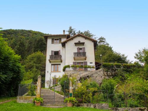Ledro House | Experience Oceanfront Bliss at Holiday Home Gemma