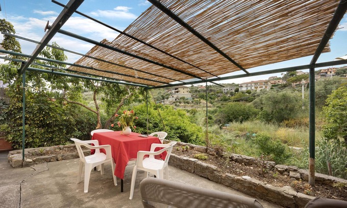 Artallo House | Relax at Holiday Home "Giromina" with Mountain Views