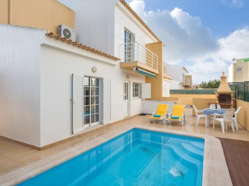 Pera House | Cozy Holiday Home Grand Beach with Pool & Family Fun