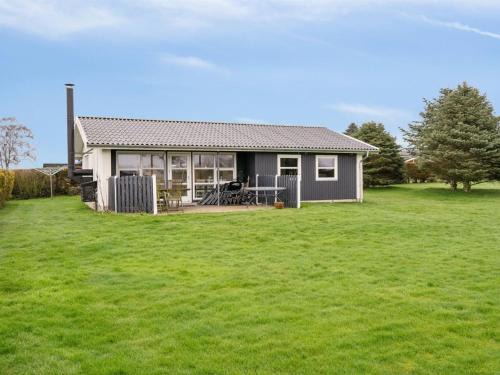 Bøjden House | Cozy Holiday Home Gudrun - Steps from the Sea, Family-Friendly