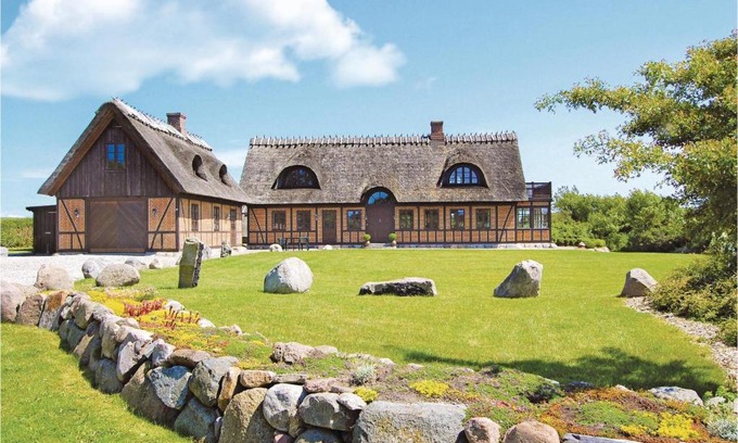 Sydlangeland House | Elegant Holiday Home Gulstavgård with Hot Tub & Kitchen