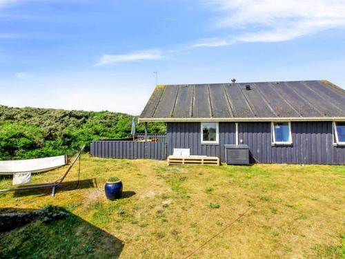 Nørre Lyngby House | Cozy Holiday Home Harry - Steps from the Sea in NW Jutland