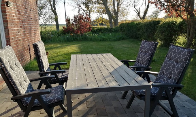 Westerkoog House | Holiday Home 'Haus Deichtraum' with Shared Terrace and Wi-Fi