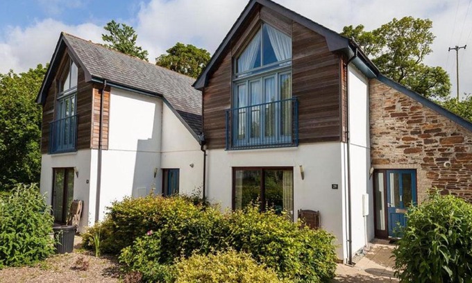 Carnon Downs House | Pet-Friendly Holiday Home The Valley with Private Pool