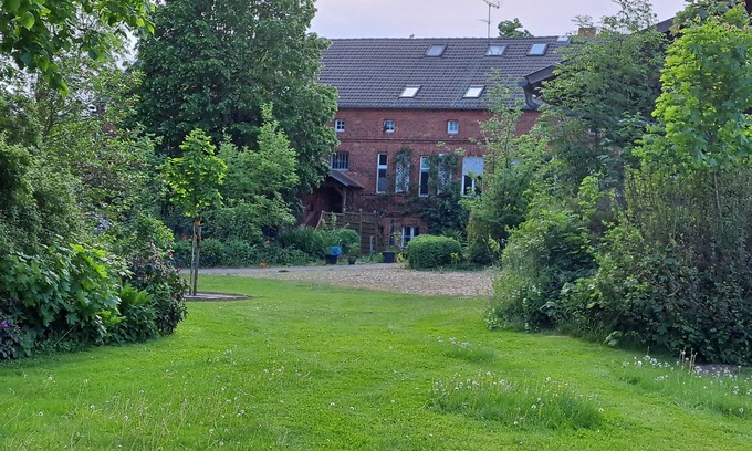 Gumtow House | Inviting Holiday Home 'Hof Schumacher' with Shared Garden