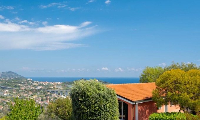 Poggi House | Family-Friendly Retreat at Holiday Home House, Poggi