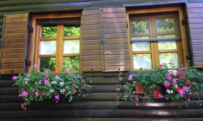 Cujica Krcevina House | Relax at Holiday Home Snow Hill with Pool and Spa Access