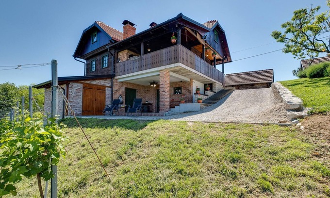 Marija Bistrica House | Relaxing Country House with Hot Tub in Tranquil Hillside