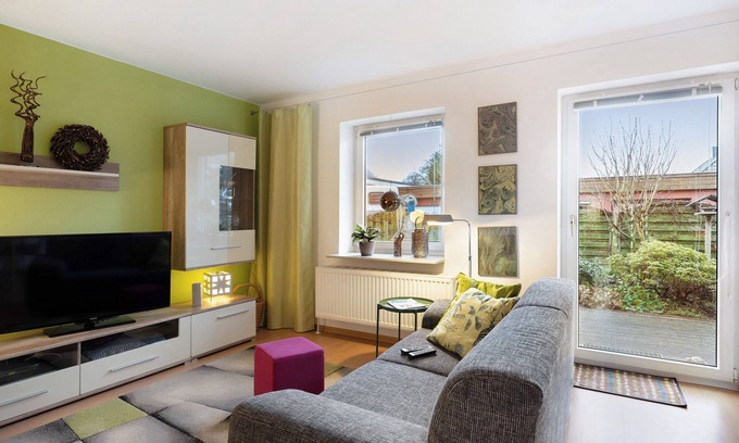 Achtrup House | Holiday Home 'Huus Meernmank' with Shared Terrace, Shared Garden and Wi-Fi