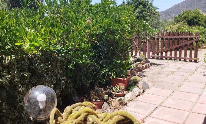 Buggerru House | Holiday Home 'Il Glicine' with Private Terrace, Private Garden and Air Conditioning
