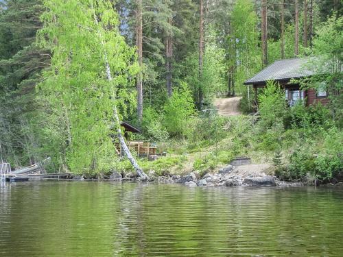 Lotjola House | Cozy Holiday Home Illanvirkku with Hot Tub & Pet Friendly
