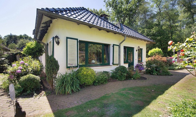 Brueggen House | Cozy Holiday Home 'Im Grünen Winkel' with Garden & Wi-Fi
