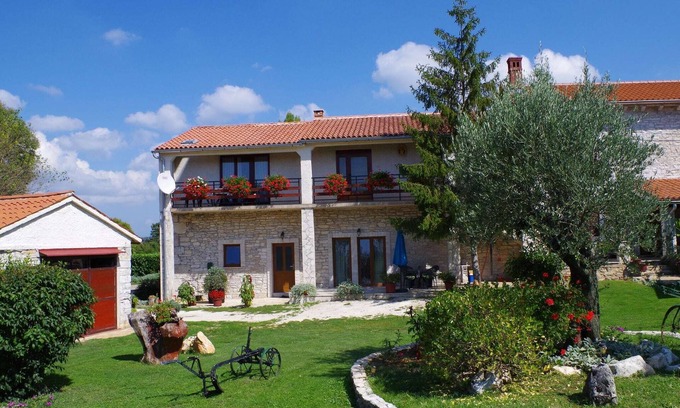 Sajini Apartment | Elegant Šajini Apartment with Terrace & Pool - Rated 9.8