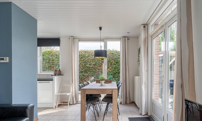 Baarland House | Pet-Friendly Holiday Home in Baarland with Ocean View