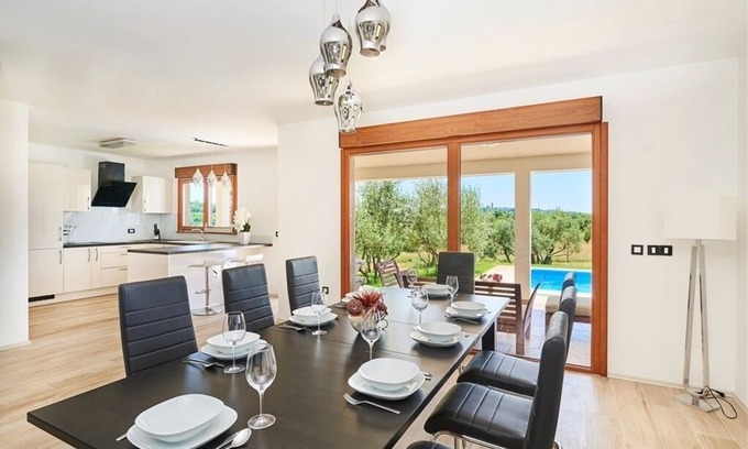 Kastel House | Inviting Holiday Home in Buje with Pool and Terrace