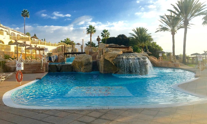 La Empedrola Apartment | Cozy Oceanfront Holiday Home in Calpe for Four Guests