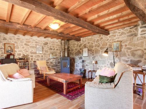 Panton House | Peaceful Country House with Garden in Ribeira Sacra