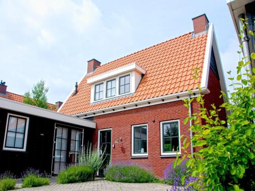 Colijnsplaat House | Inviting Holiday Home with Expansive Garden in Colijnsplaat