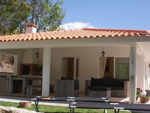 Covas House | Relaxing Holiday Home in Covas with Inviting Pool