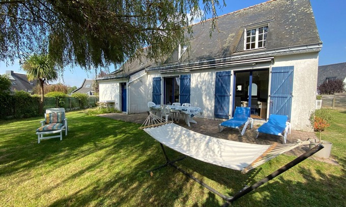 Damgan House | Cozy Cottage with Ocean Views in Damgan-Kervoyal