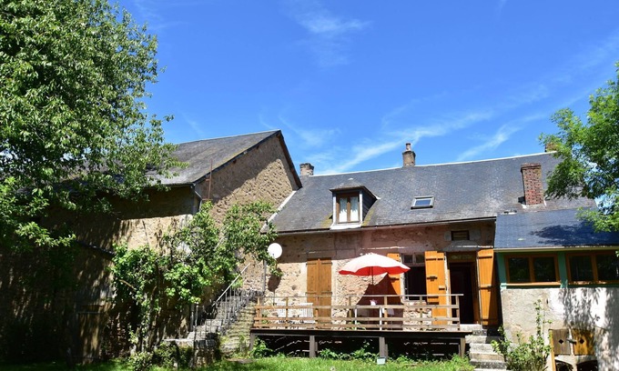 Gacogne House | Bright Holiday Home in Gascony with Garden & Family Amenities