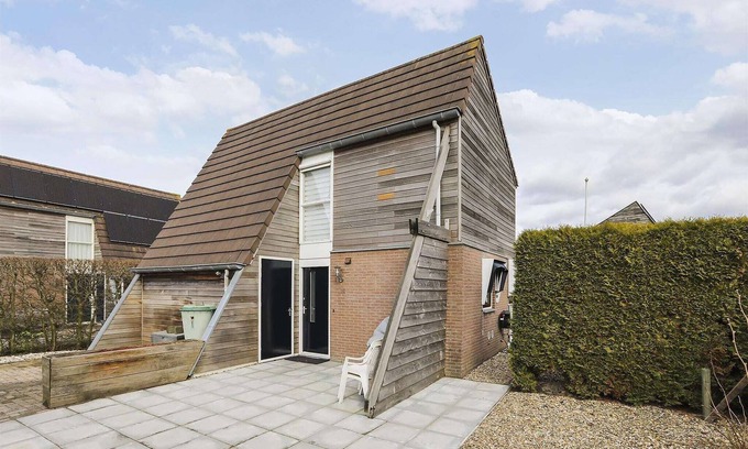 Grou House | Relaxing Holiday Home in Grou with Pool and Breakfast