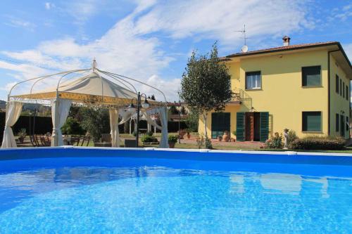 Montecarlo Apartment | Relaxing Holiday Home in Montecarlo Lucca with Pool