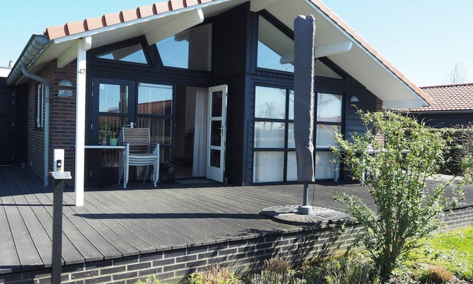 Kattendijke House | Ideal Holiday Home Near Oosterschelde with Breakfast & Kitchen