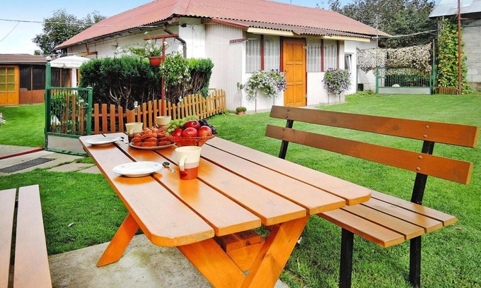 Kolczewo House | Idyllic Cottage with Ocean View and Fenced Yard in Kolczewo