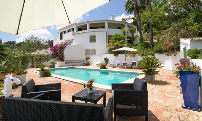 Funchal House | Holiday home in Lagos with garden