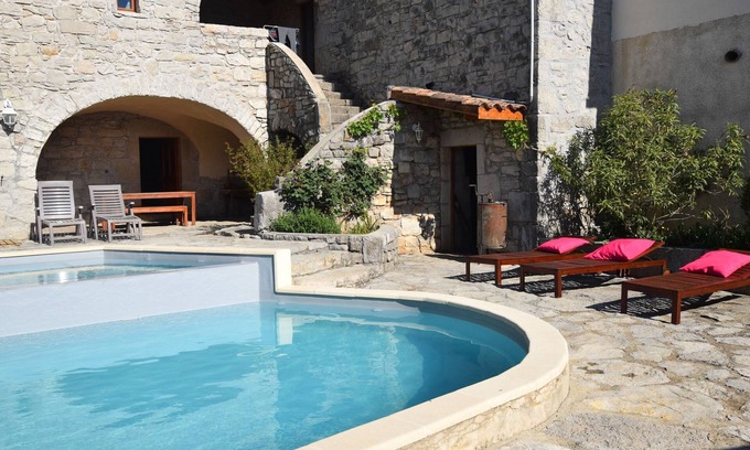 Lanas House | Elegant Vintage Holiday Home in Lanas with Pool & Breakfast