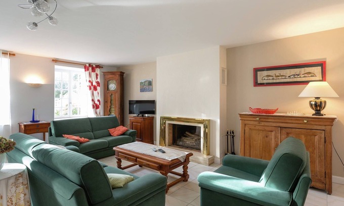 Lanrelas House | Inviting Villa with Pool and Ocean Views in Moriani-Plage